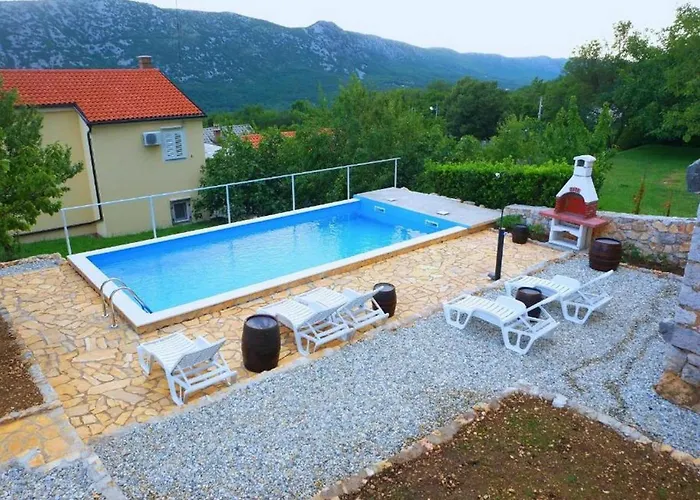 بيت للعطل Katarina With Swimming Pool تْسْغيكفانِتْسا