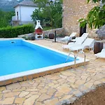 Katarina With Swimming Pool קריקווניצה